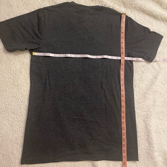 CatLady Box Grey V-Neck Cat Paw Holding Flowers Short Sleeve Shirt Size Medium - Picture 2 of 5